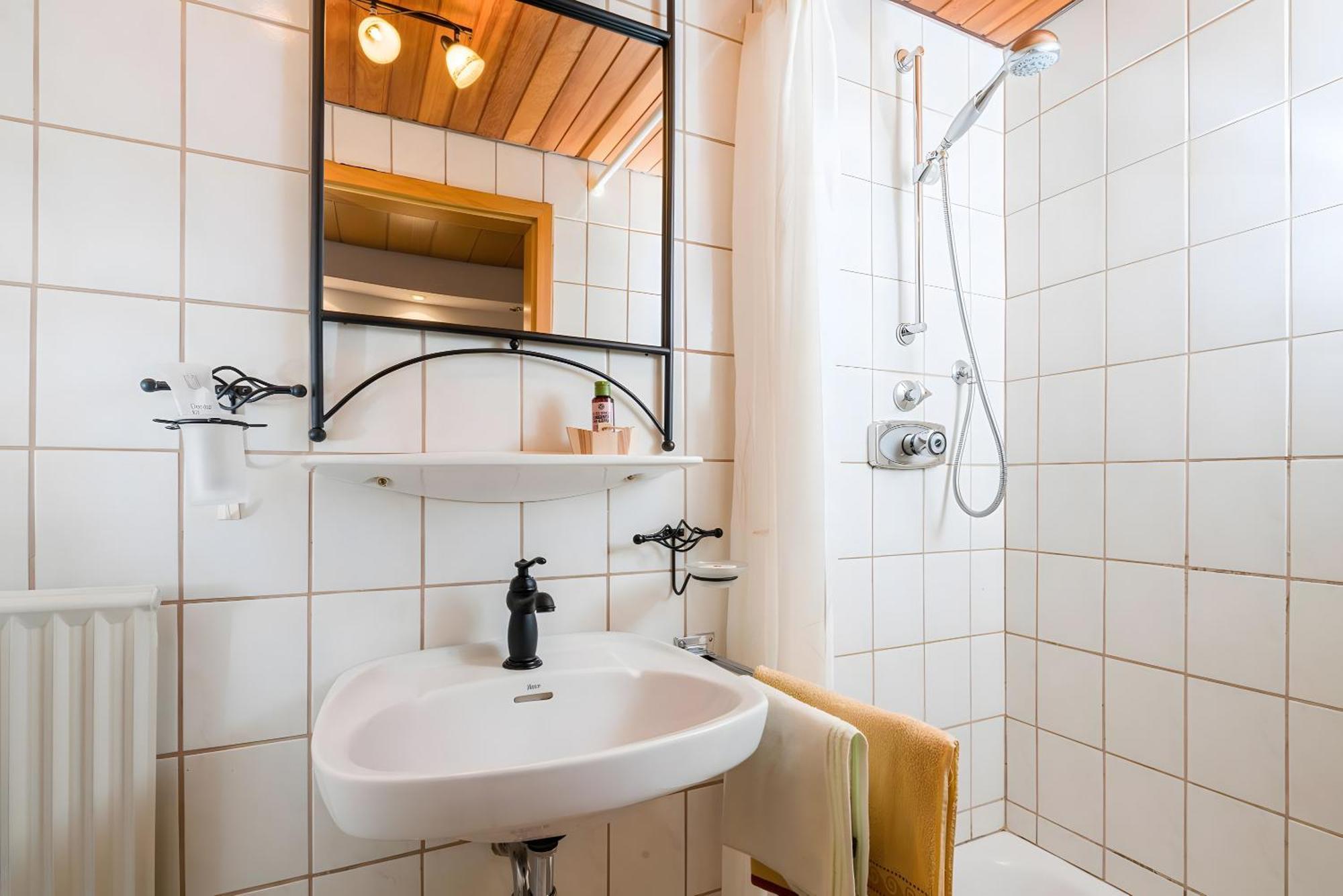 Regina'S Gaestehaus Weisenbach ภายนอก รูปภาพ